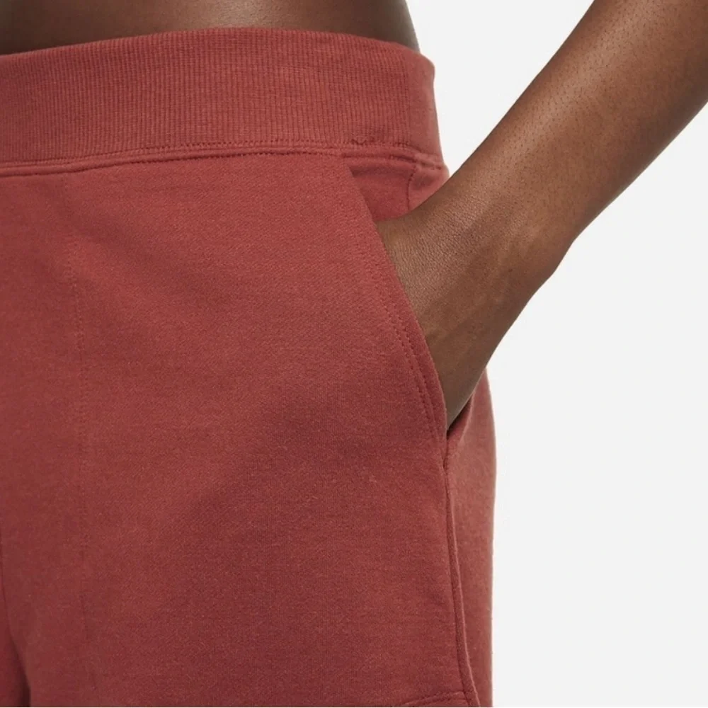 NWT Nike Yoga Luce Fleece Cropped Pants in Red Stone